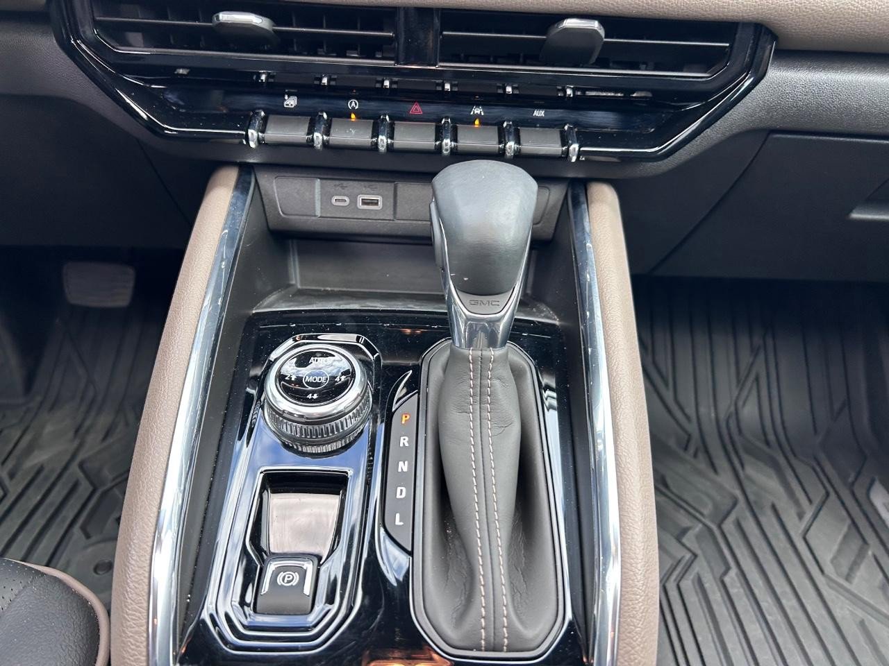 Used 2024 GMC Canyon Denali w/ LPO, Denali Black Edition image 15