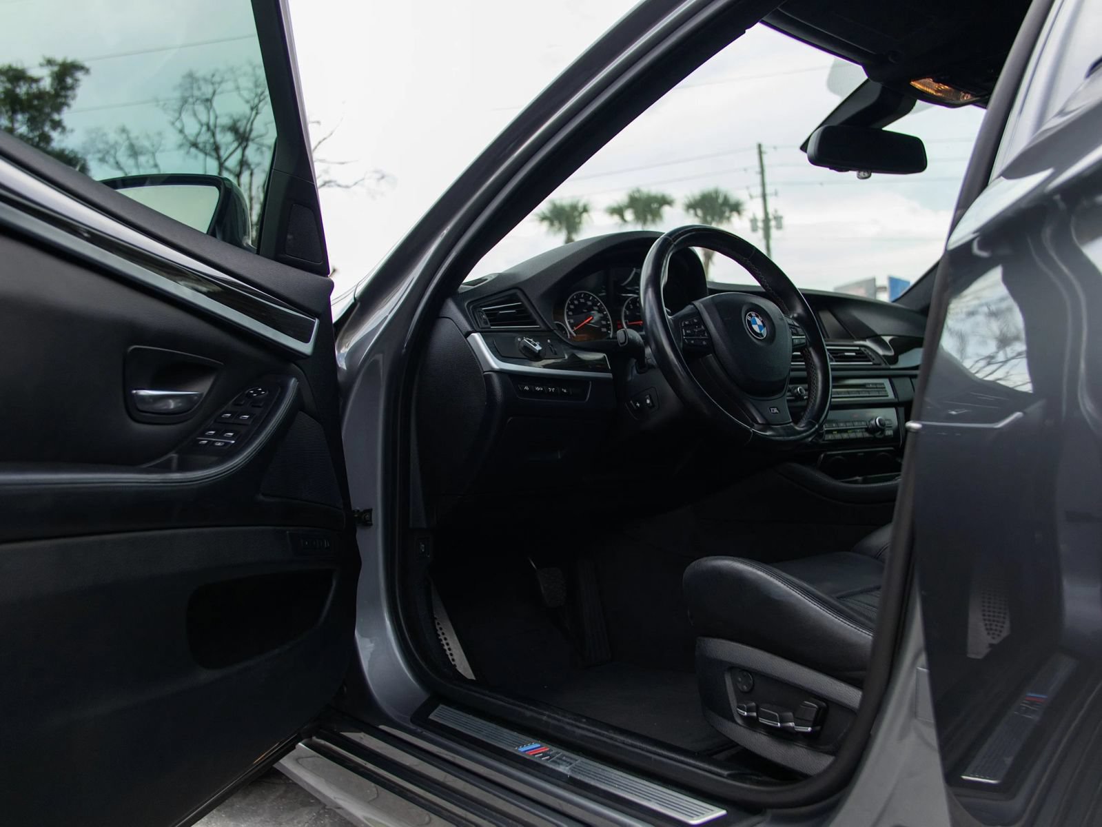 Used 2013 BMW M5 RWD image 16