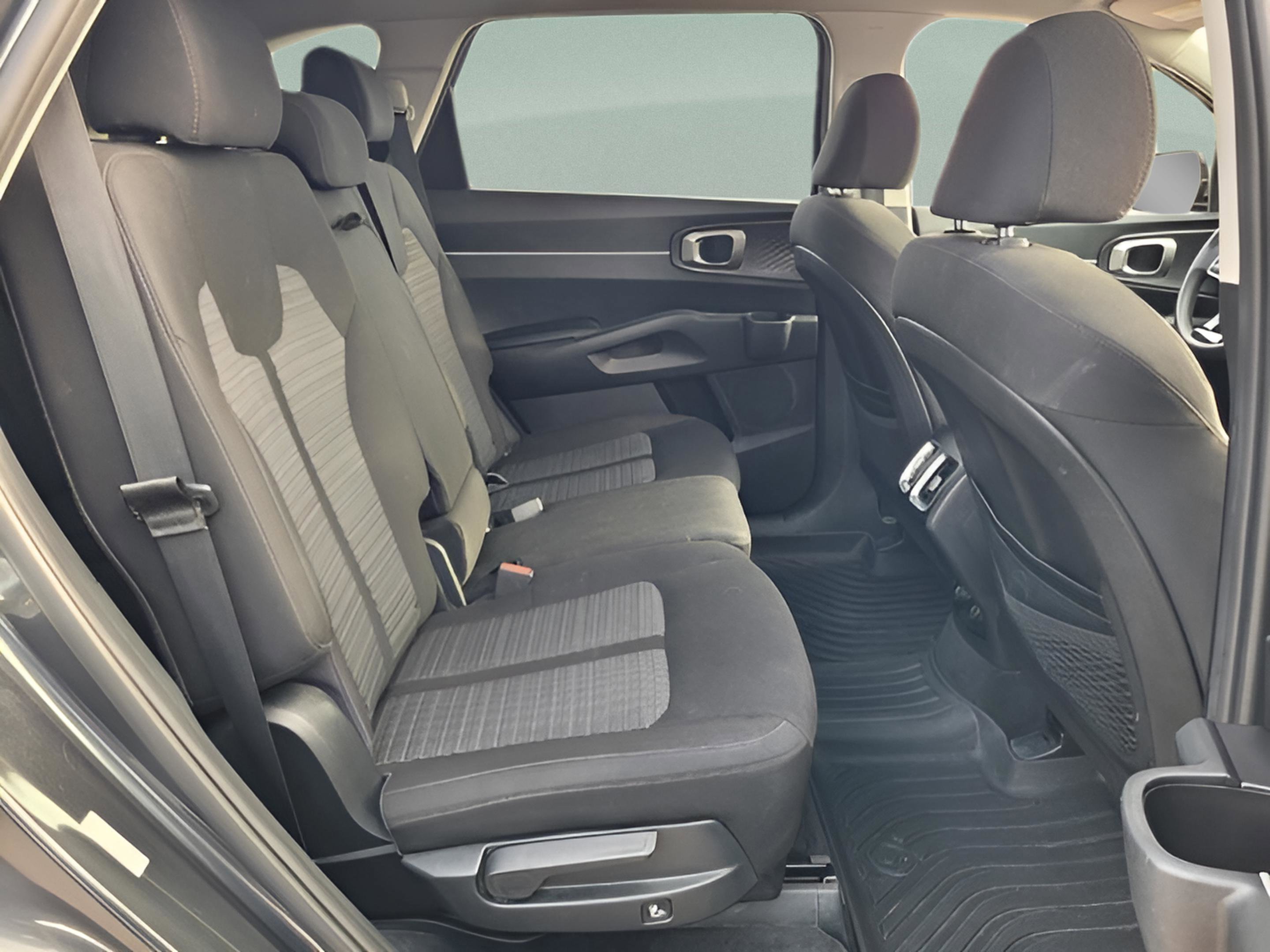 Used 2021 Kia Sorento LX image 17