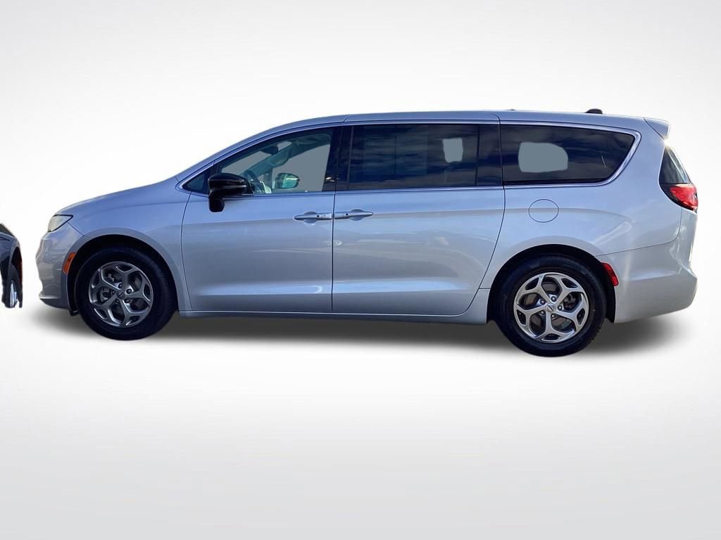 Used 2024 Chrysler Pacifica Limited FWD image 7