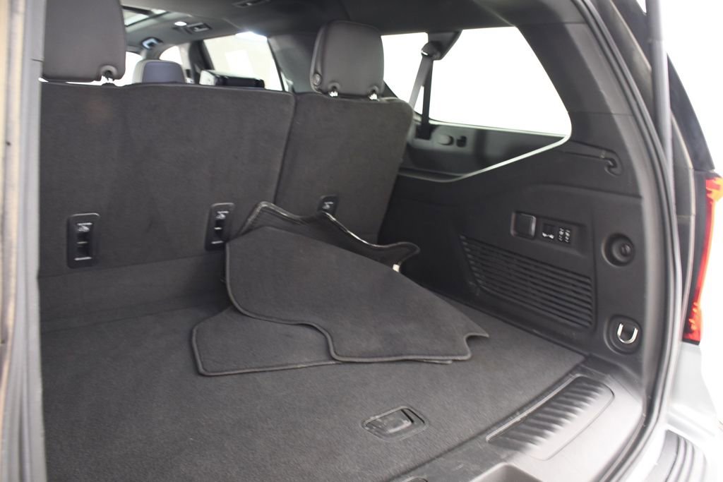 Used 2023 GMC Yukon XL SLT w/ SLT Premium Package image 24
