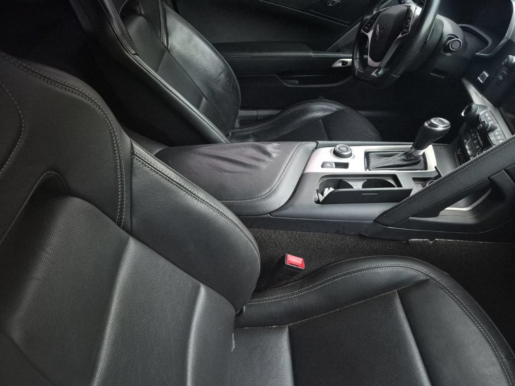 Used 2017 Chevrolet Corvette Stingray Coupe w/ 1LT RWD image 32