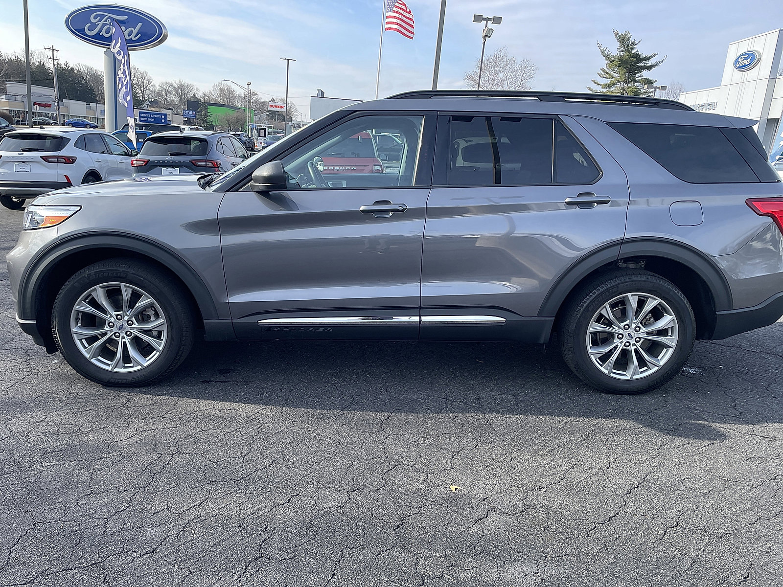 Used 2022 Ford Explorer XLT w/ Equipment Group 202A image 5