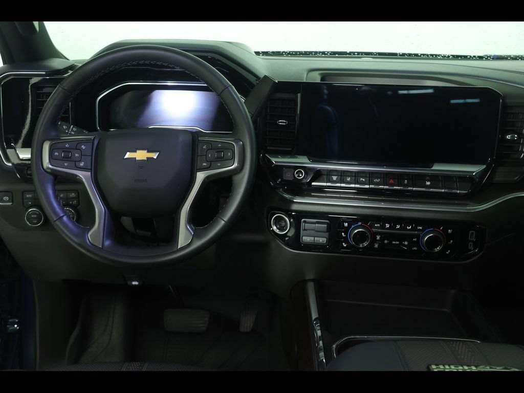 Used 2025 Chevrolet Silverado 3500 High Country w/ Technology Package AWD/4WD image 18
