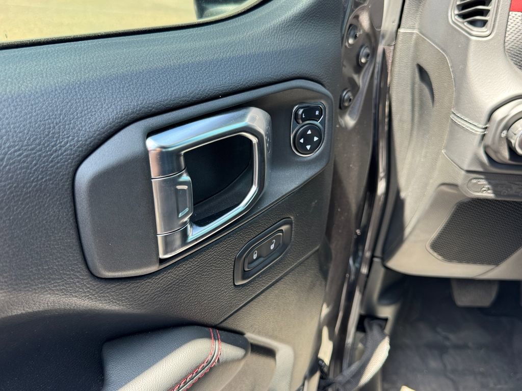 Used 2025 Jeep Wrangler Unlimited Rubicon AWD/4WD image 11