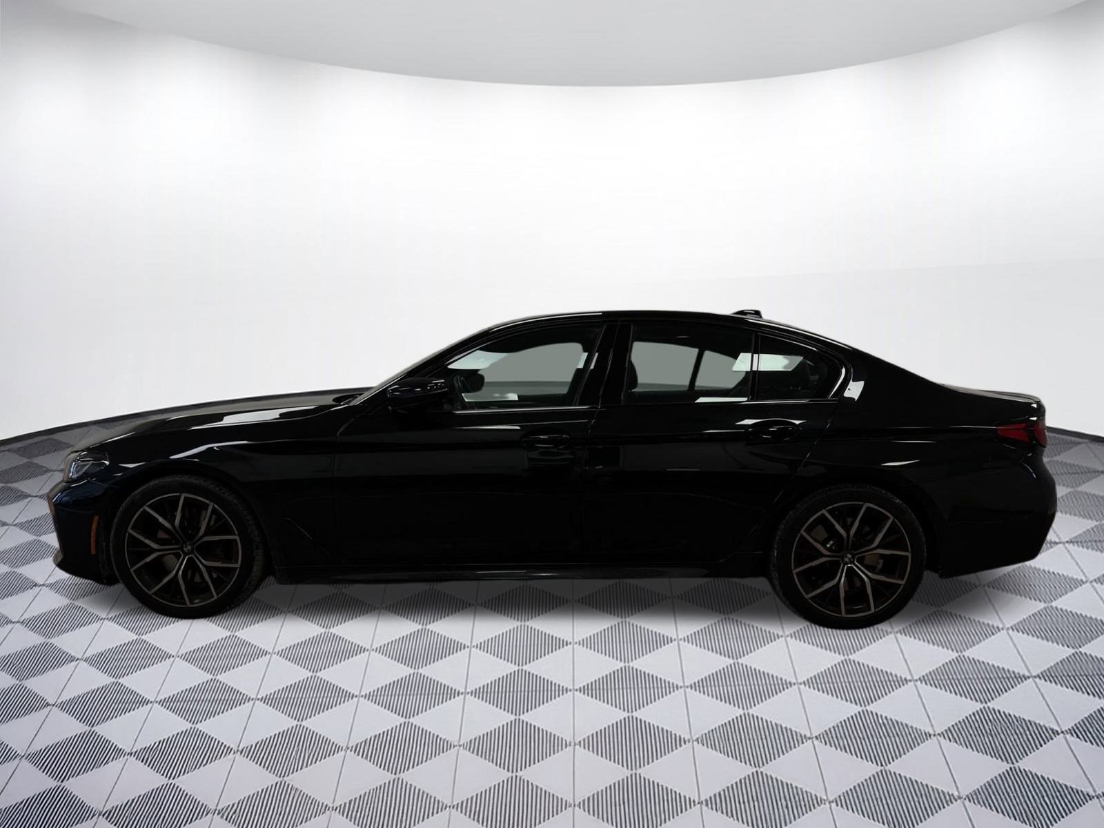 Used 2023 BMW 530i xDrive w/ M Sport Package image 2