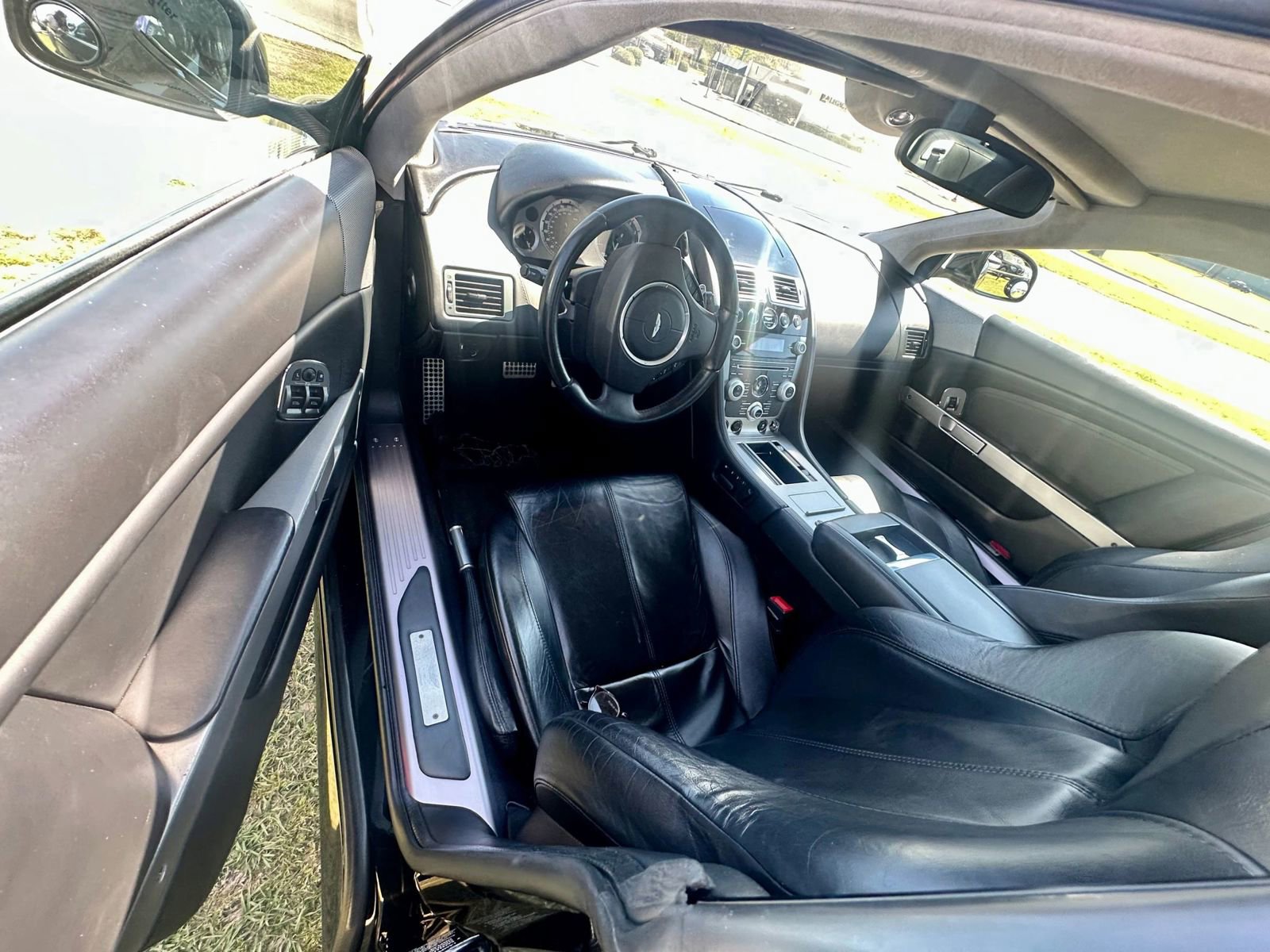Used 2011 Aston Martin DB9 Coupe RWD image 5