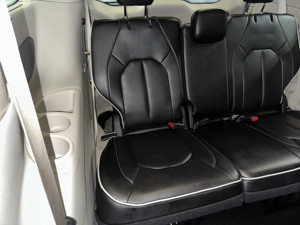 Used 2023 Chrysler Pacifica Limited image 30