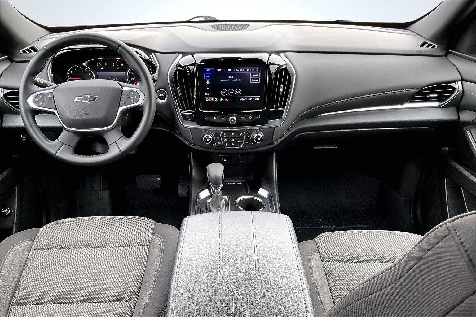 Used 2023 Chevrolet Traverse LT w/ Midnight/Sport Edition image 17