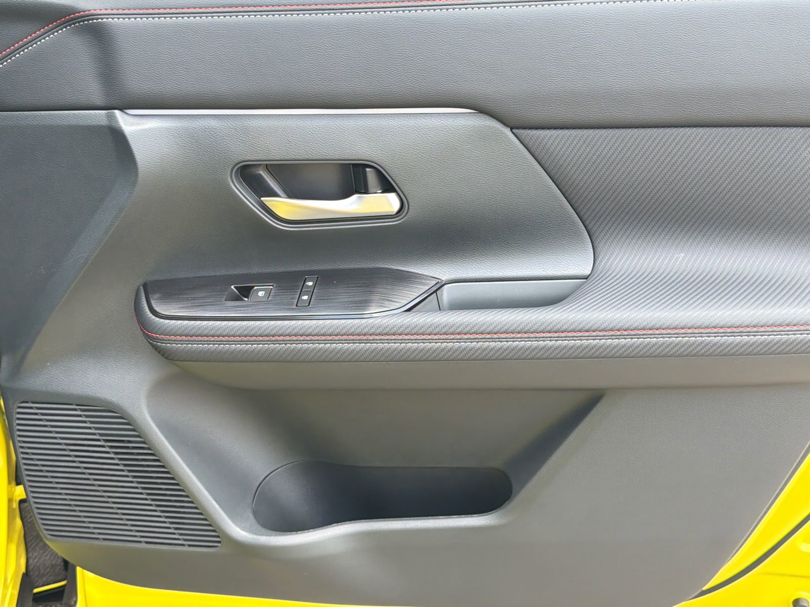 Used 2025 Nissan Kicks SR FWD image 14