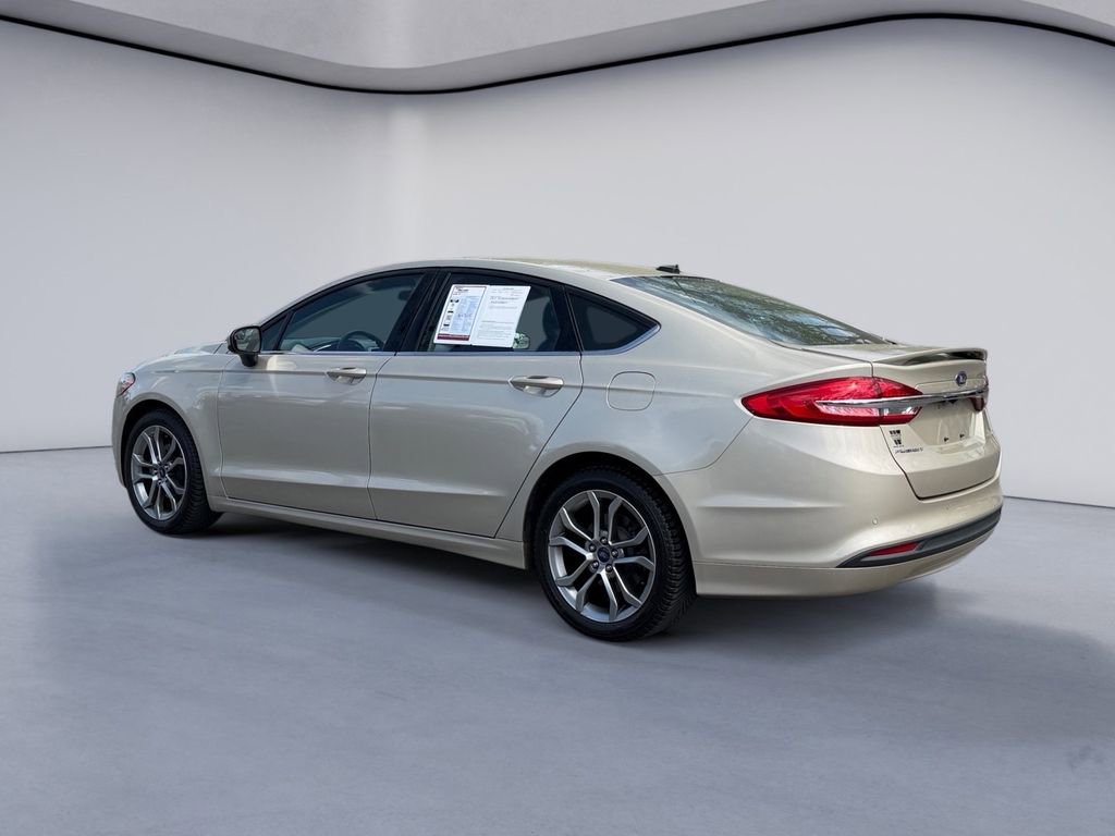 Used 2017 Ford Fusion SE w/ Equipment Group 201A image 3