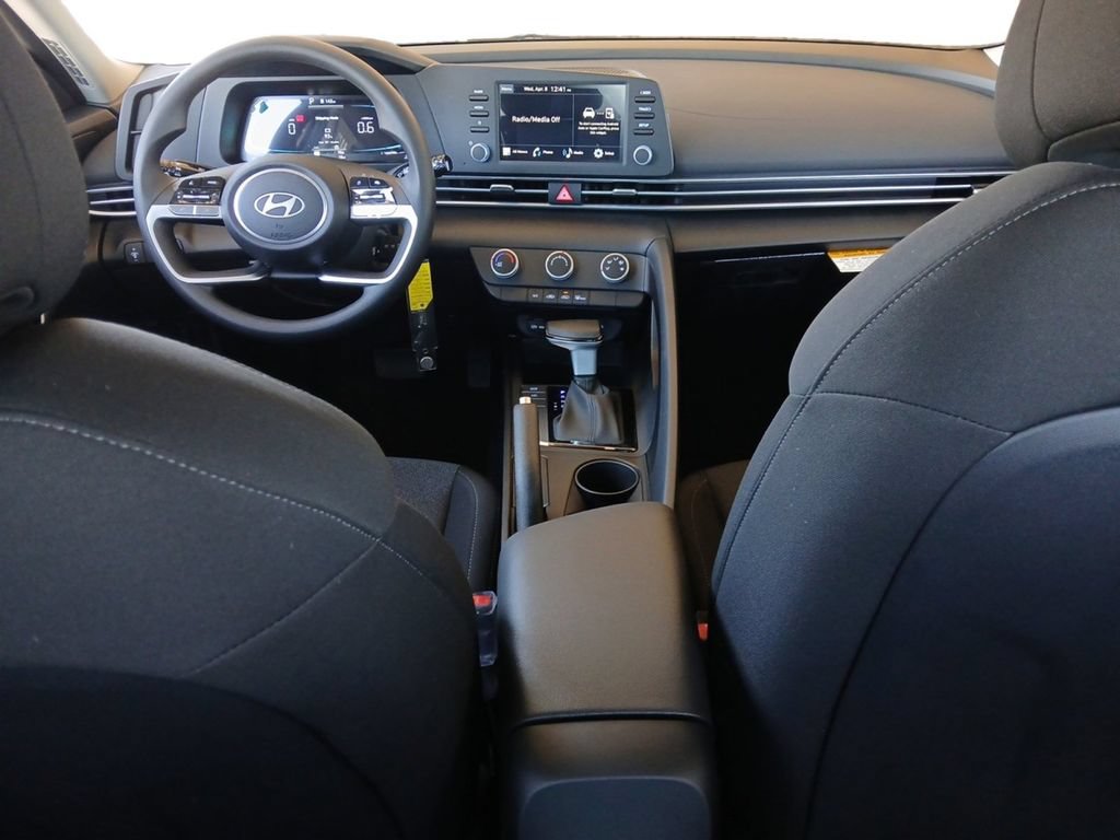 New 2026 Hyundai Elantra SE FWD image 11