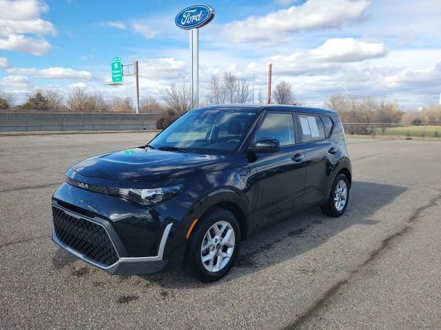 Used 2024 Kia Soul LX w/ Option Group 015 FWD image 16