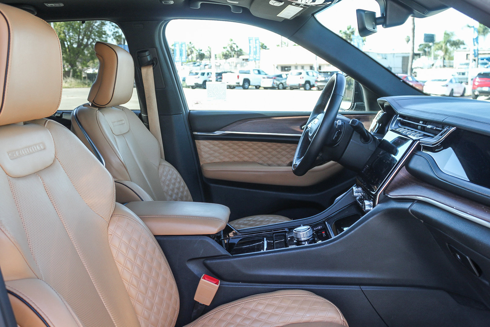 Used 2023 Jeep Grand Cherokee Summit w/ Luxury Tech Group V image 18