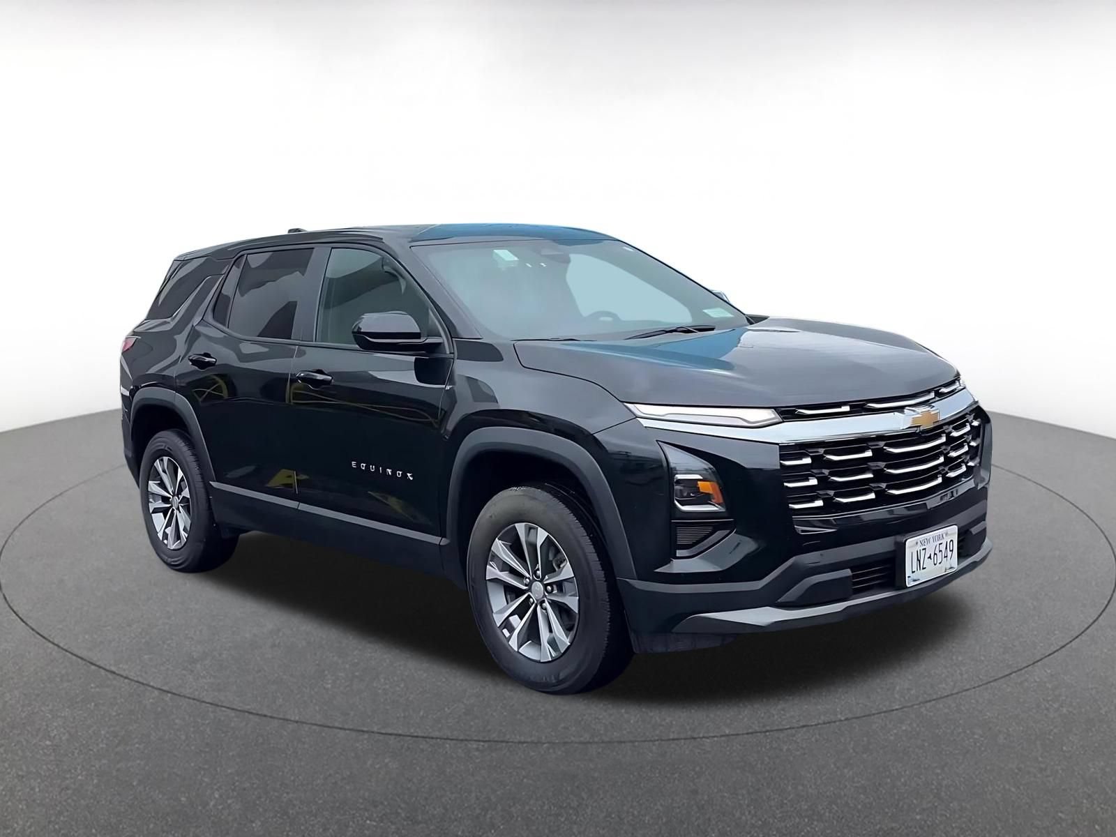 Used 2025 Chevrolet Equinox LT FWD image 3