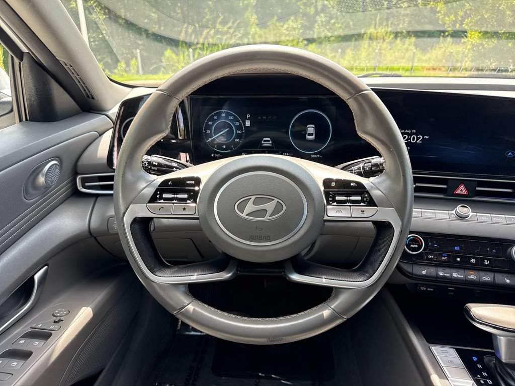 Used 2025 Hyundai Elantra SEL FWD image 19