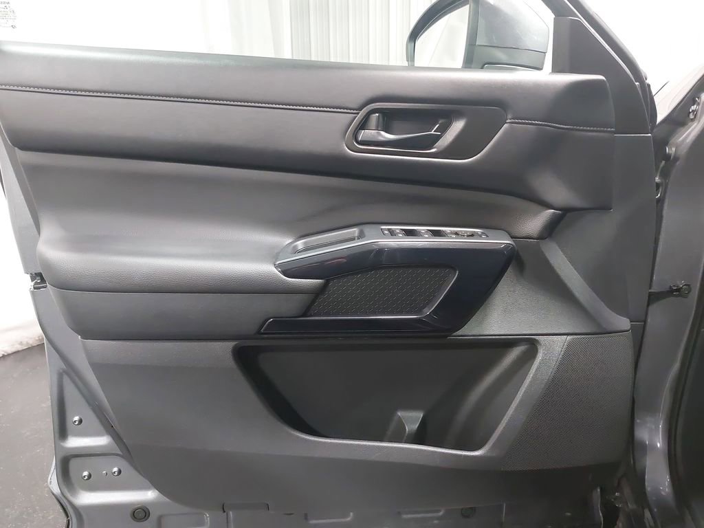 Used 2025 Nissan Pathfinder SV image 29