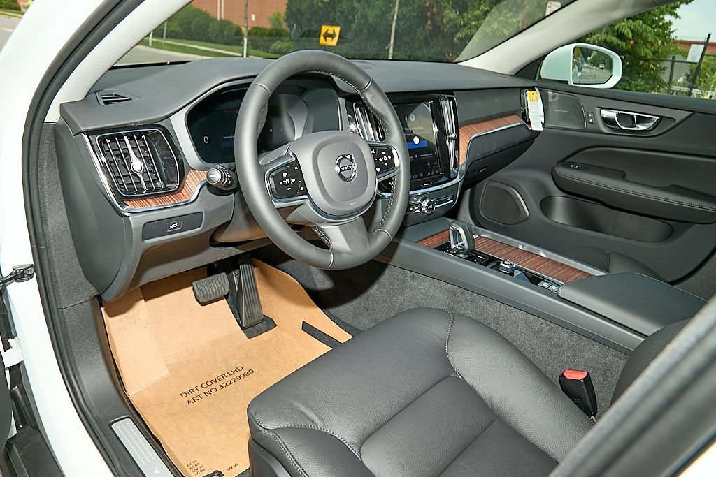 New 2026 Volvo V60 B5 Cross Country Plus w/ Climate Package AWD/4WD image 12