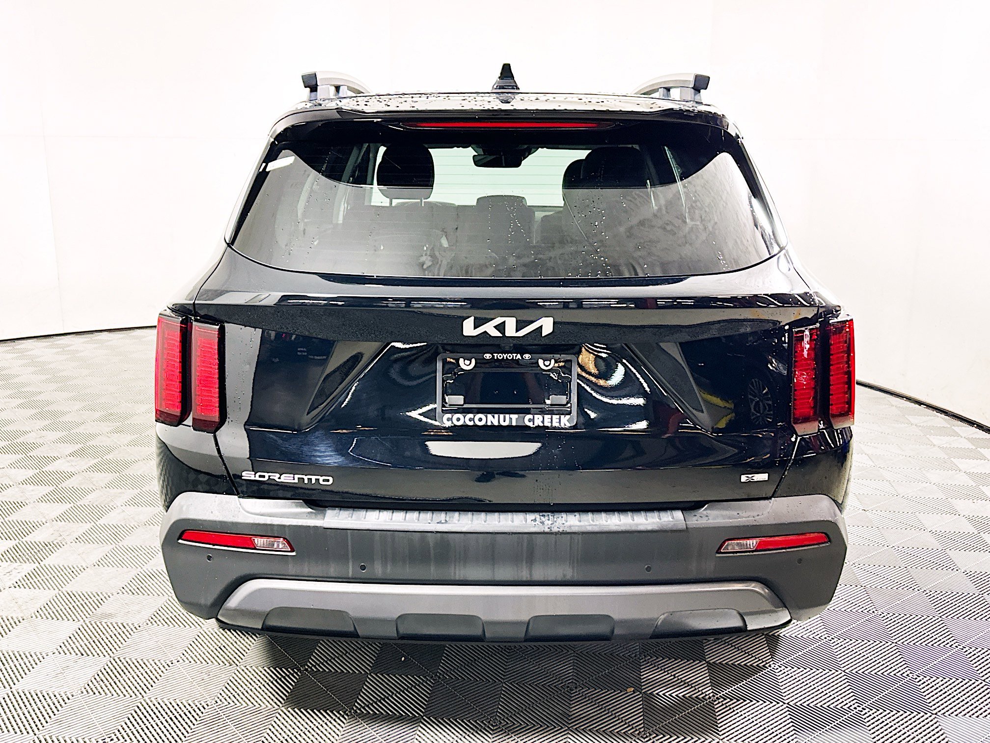 Used 2023 Kia Sorento S w/ Panoramic Sunroof Package AWD/4WD image 4