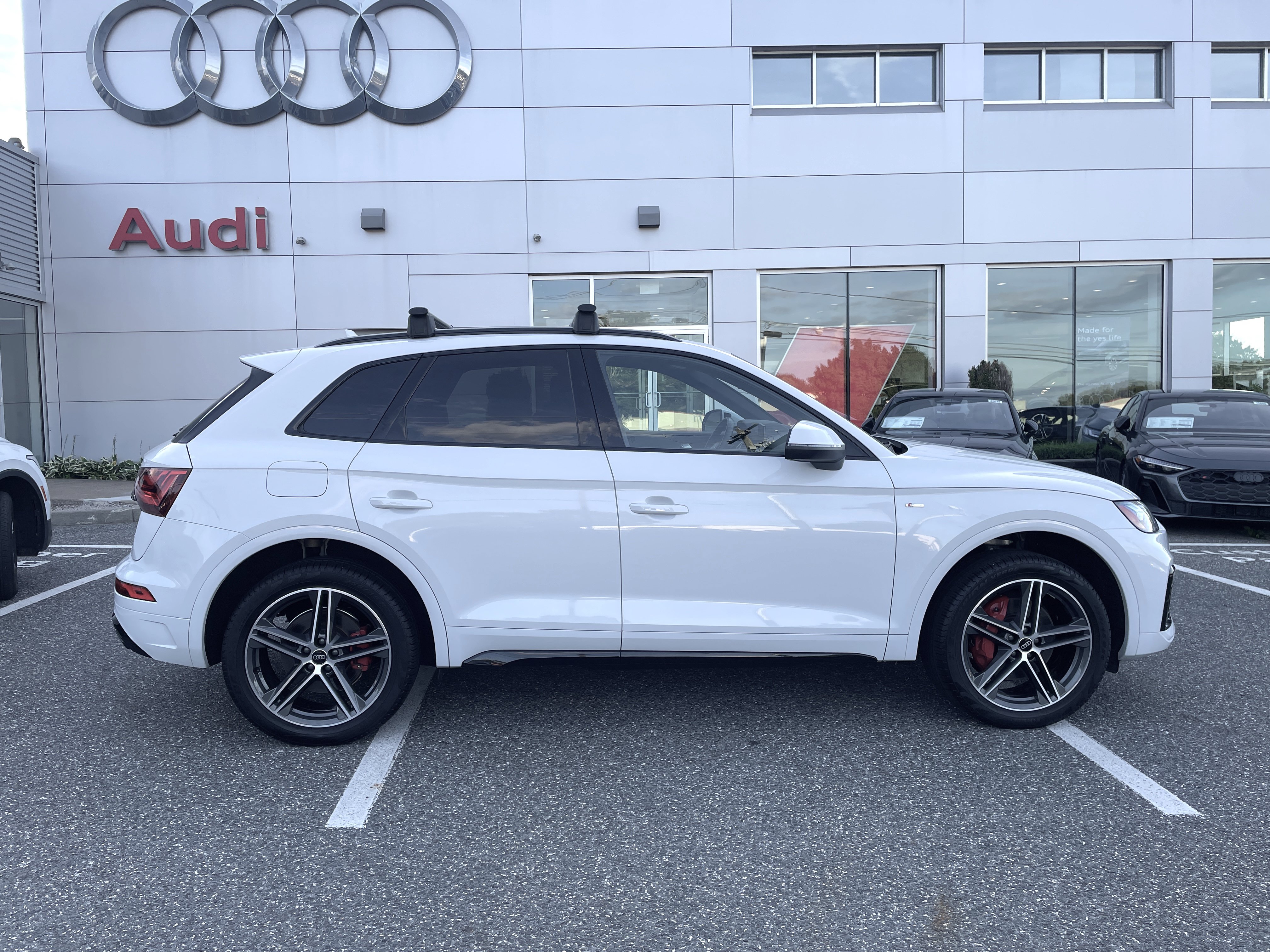 Certified 2024 Audi Q5 e Premium Plus w/ Premium Plus Package AWD/4WD image 3