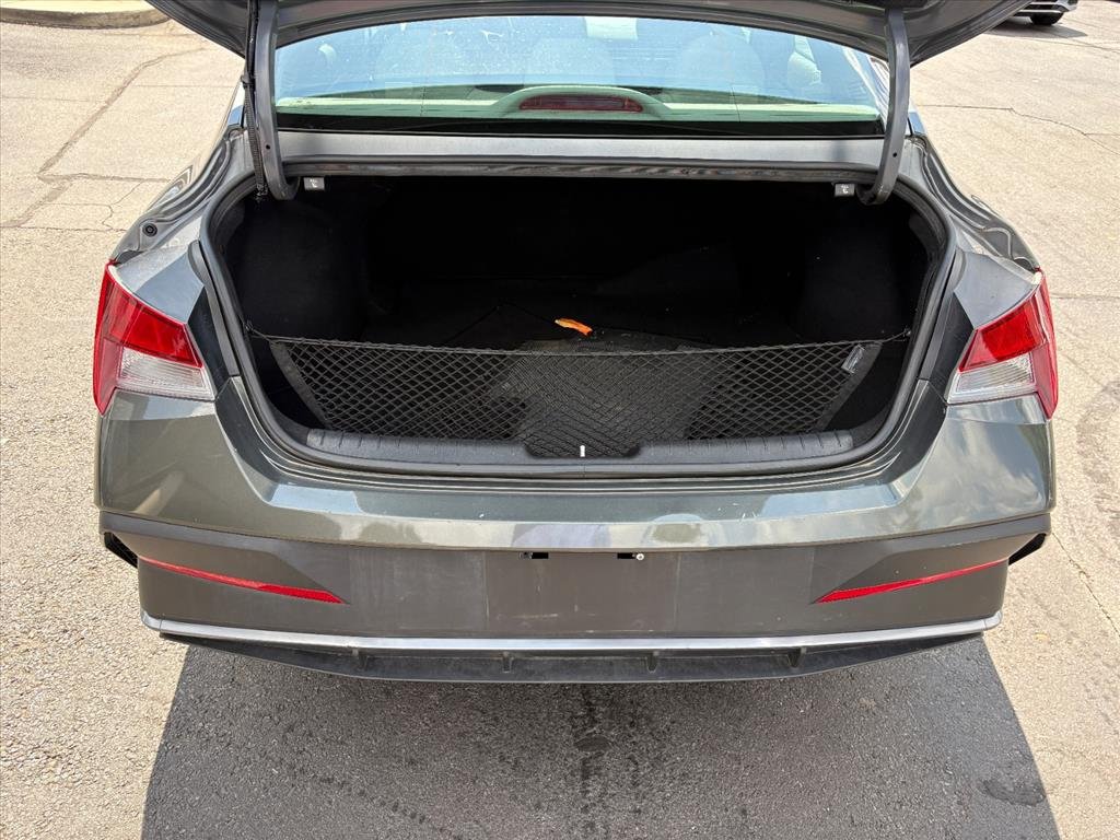 Used 2024 Hyundai Elantra SE FWD image 23