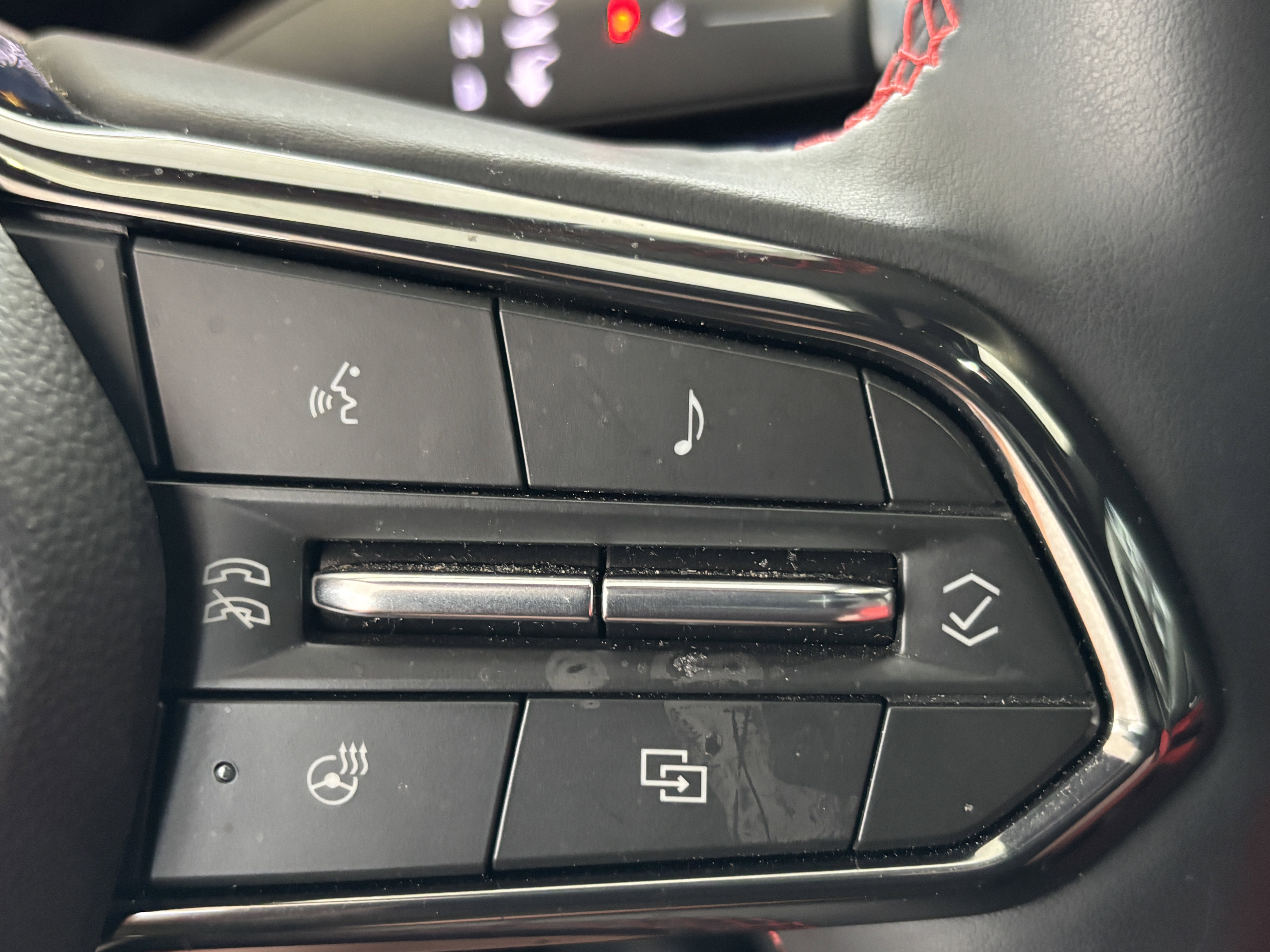 Used 2025 Chevrolet Equinox EV RS FWD image 12