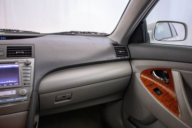 Used 2011 Toyota Camry XLE w/ XLE Extra-Value Pkg #2 image 5