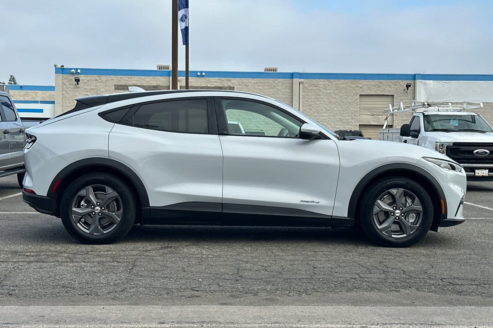 Certified 2022 Ford Mustang Mach-E Select image 9