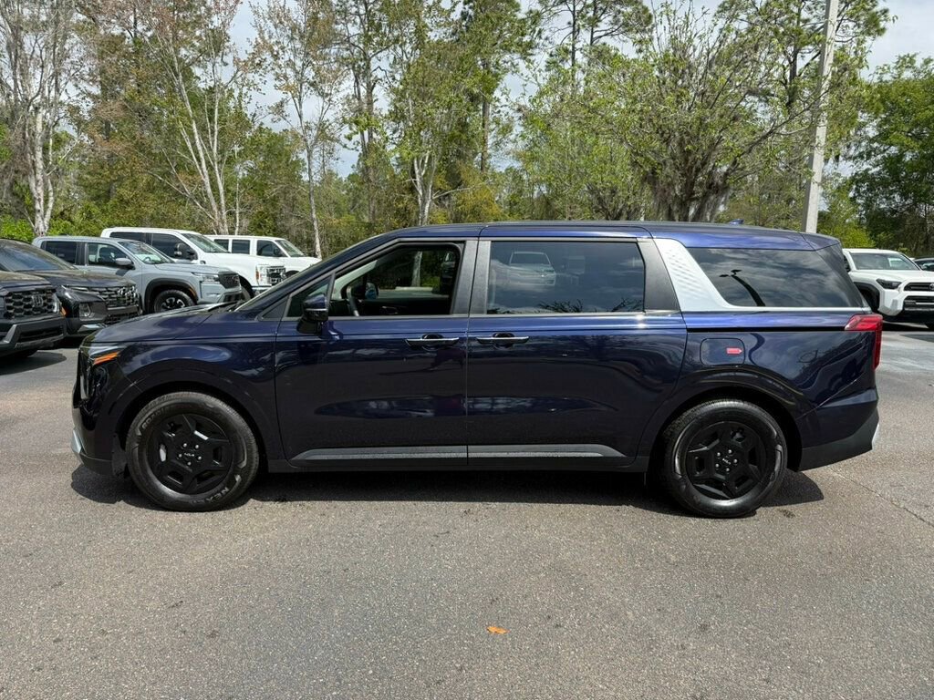 Used 2026 Kia Carnival LX FWD image 2