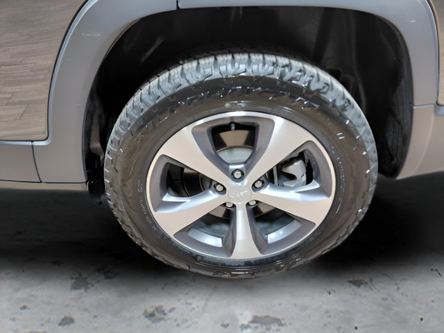 Used 2022 Jeep Cherokee Limited AWD/4WD image 12