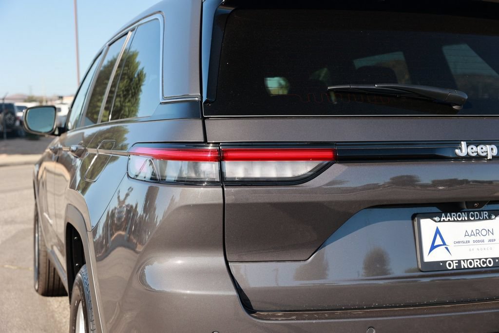 New 2026 Jeep Grand Cherokee Laredo RWD image 10