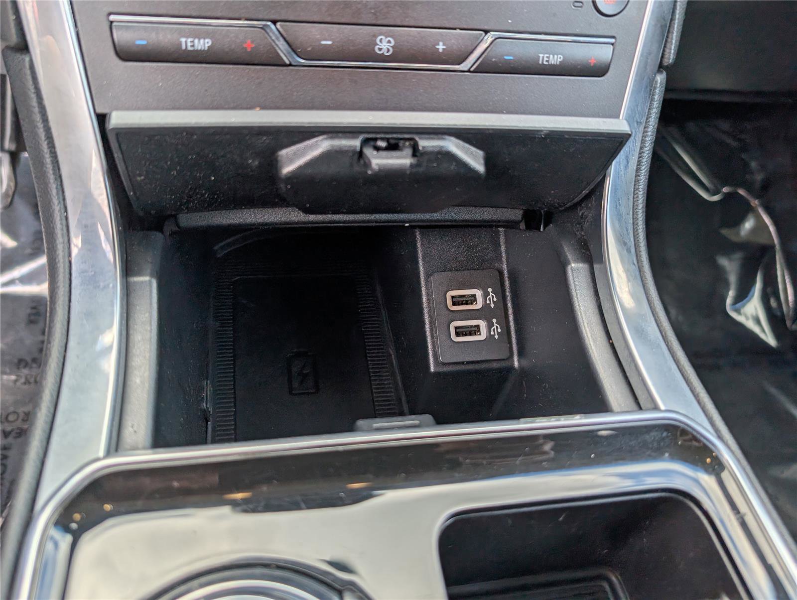 Used 2019 Ford Edge Titanium w/ Cold Weather Package AWD/4WD image 27