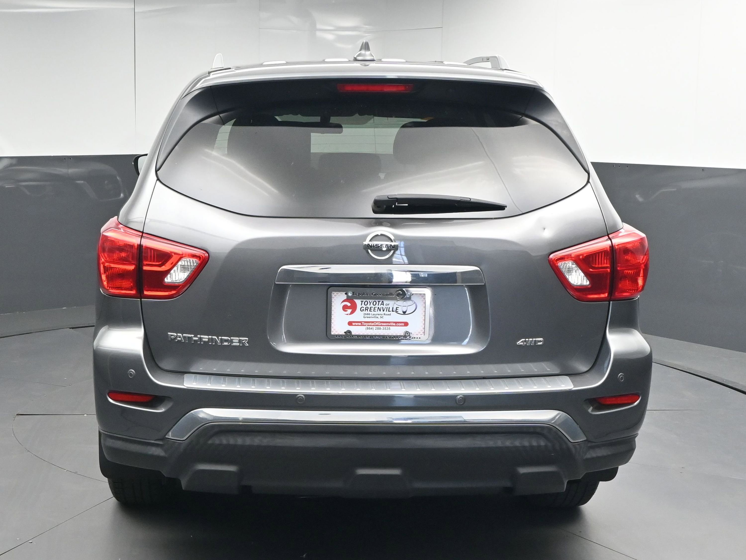 Used 2020 Nissan Pathfinder S image 2