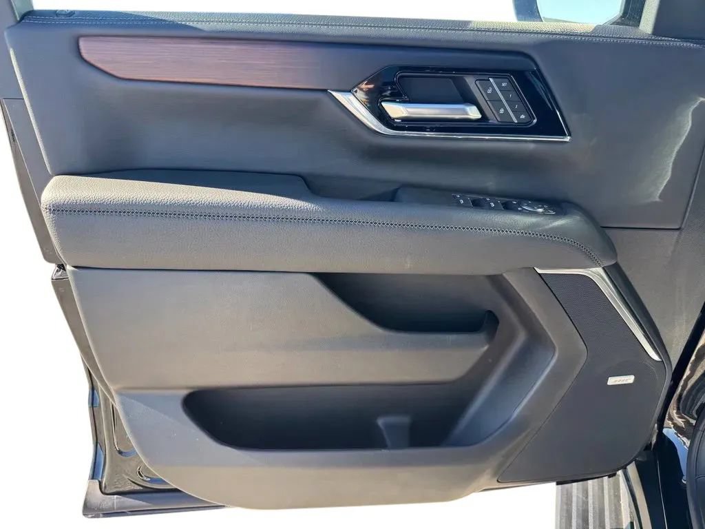 New 2026 GMC Yukon XL Denali w/ Denali Reserve Package AWD/4WD image 13