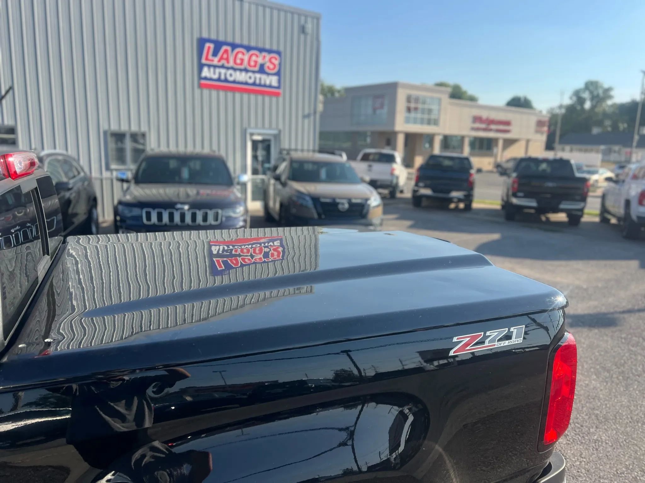 Used 2017 Chevrolet Colorado Z71 w/ Z71 Midnight Edition image 16