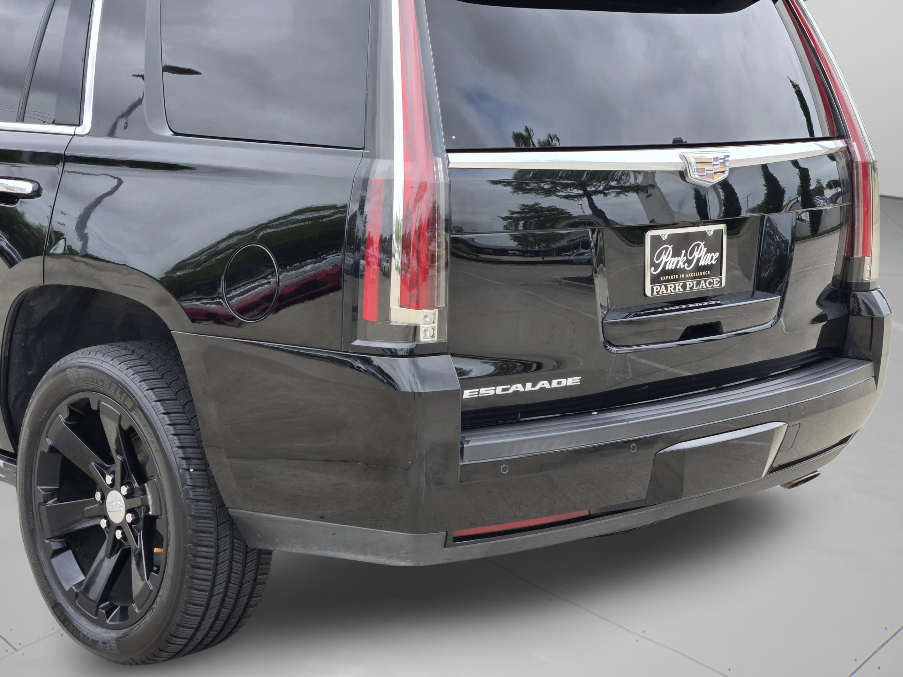 Used 2016 Cadillac Escalade Premium image 31