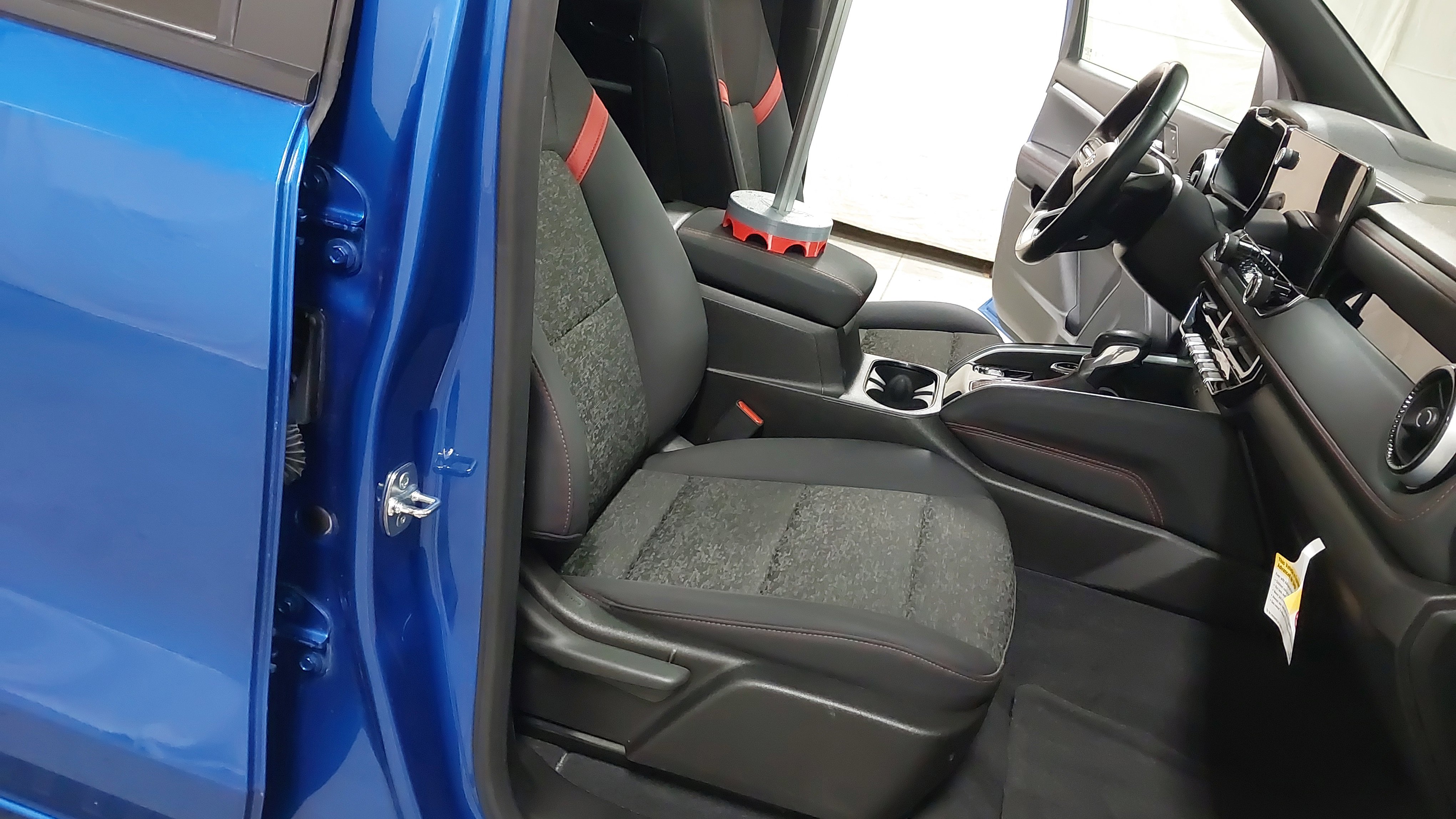 Used 2024 Chevrolet Colorado Z71 w/ Z71 Convenience Package 2 image 28