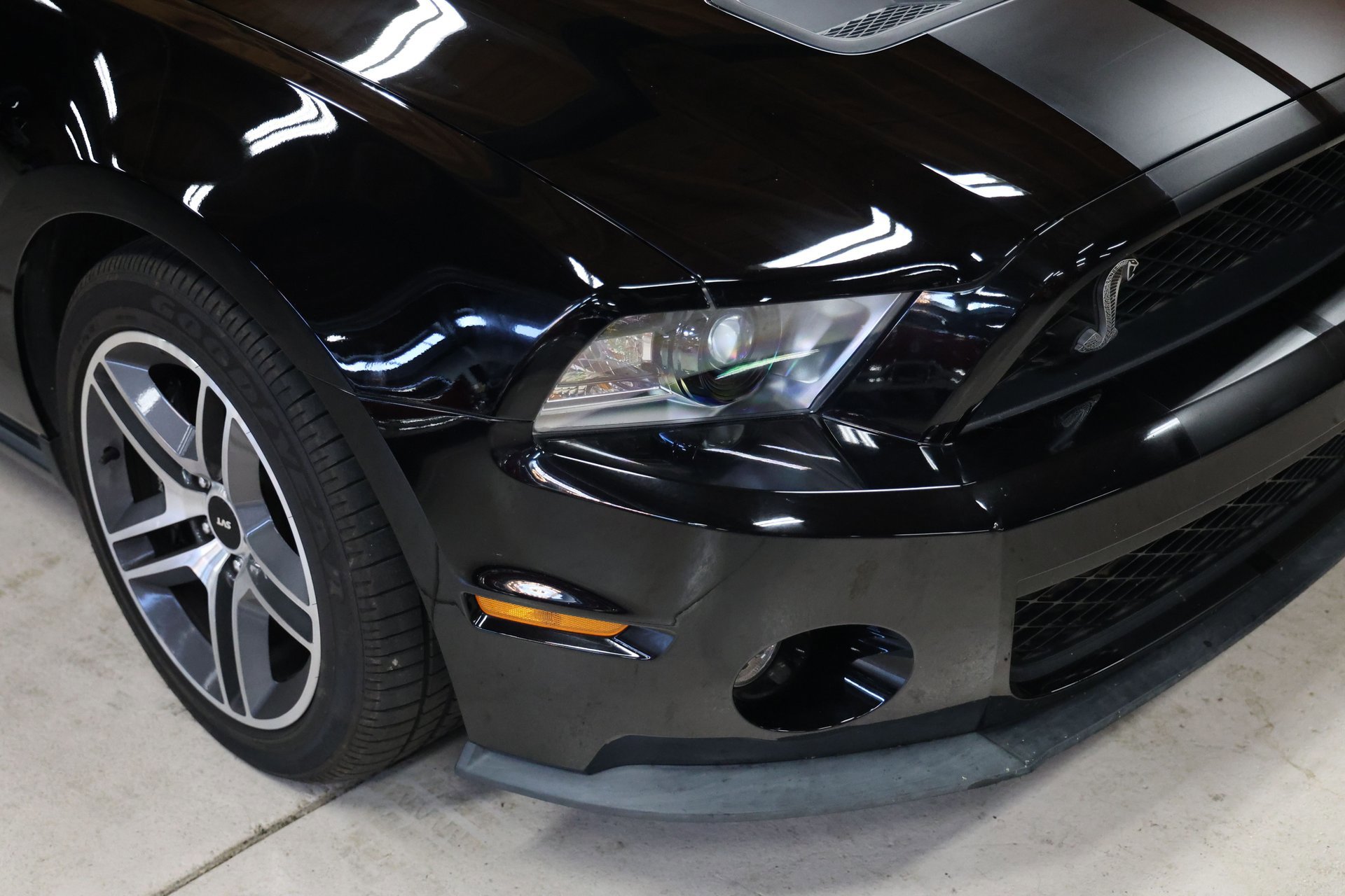 Used 2010 Ford Mustang Shelby GT500 image 18