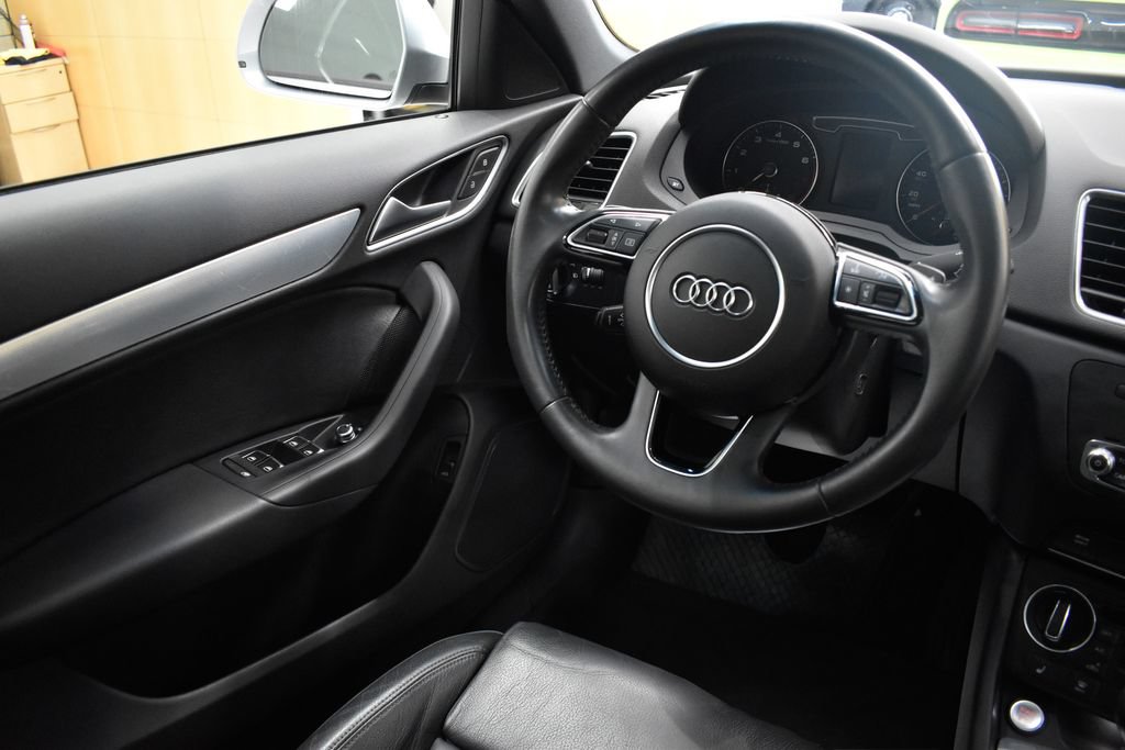 Used 2018 Audi Q3 2.0T Premium w/ Convenience Package AWD/4WD image 23