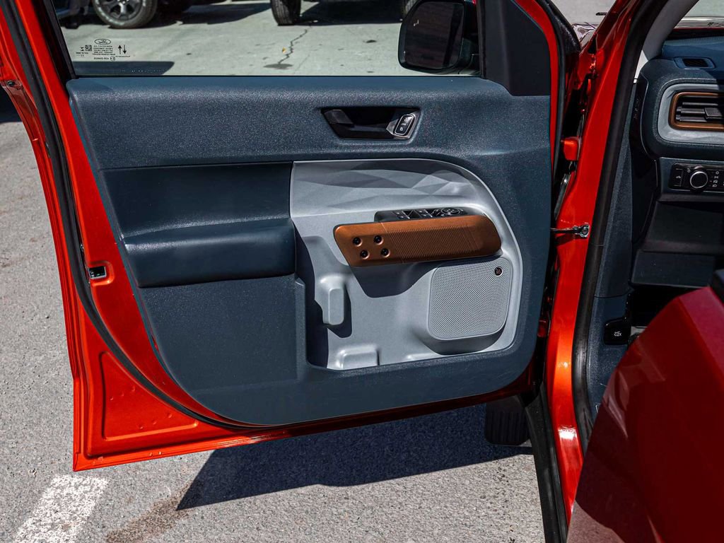 Used 2022 Ford Maverick Lariat w/ Lariat Luxury Package image 11