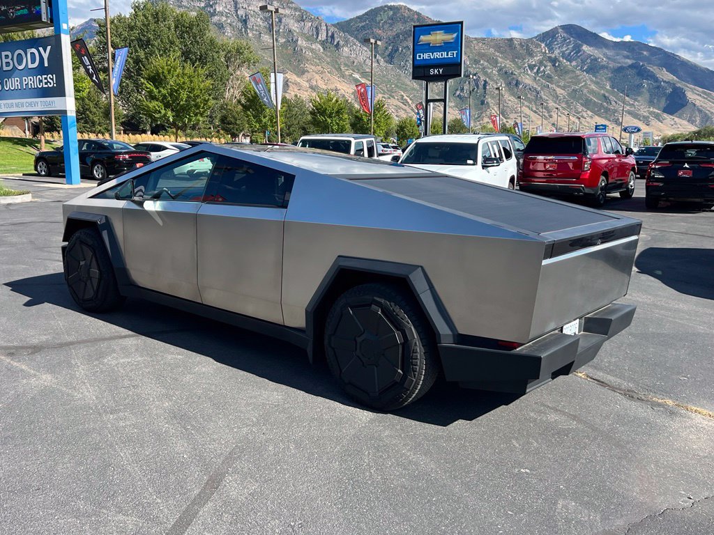 Used 2024 Tesla Cybertruck AWD Crew Cab image 11