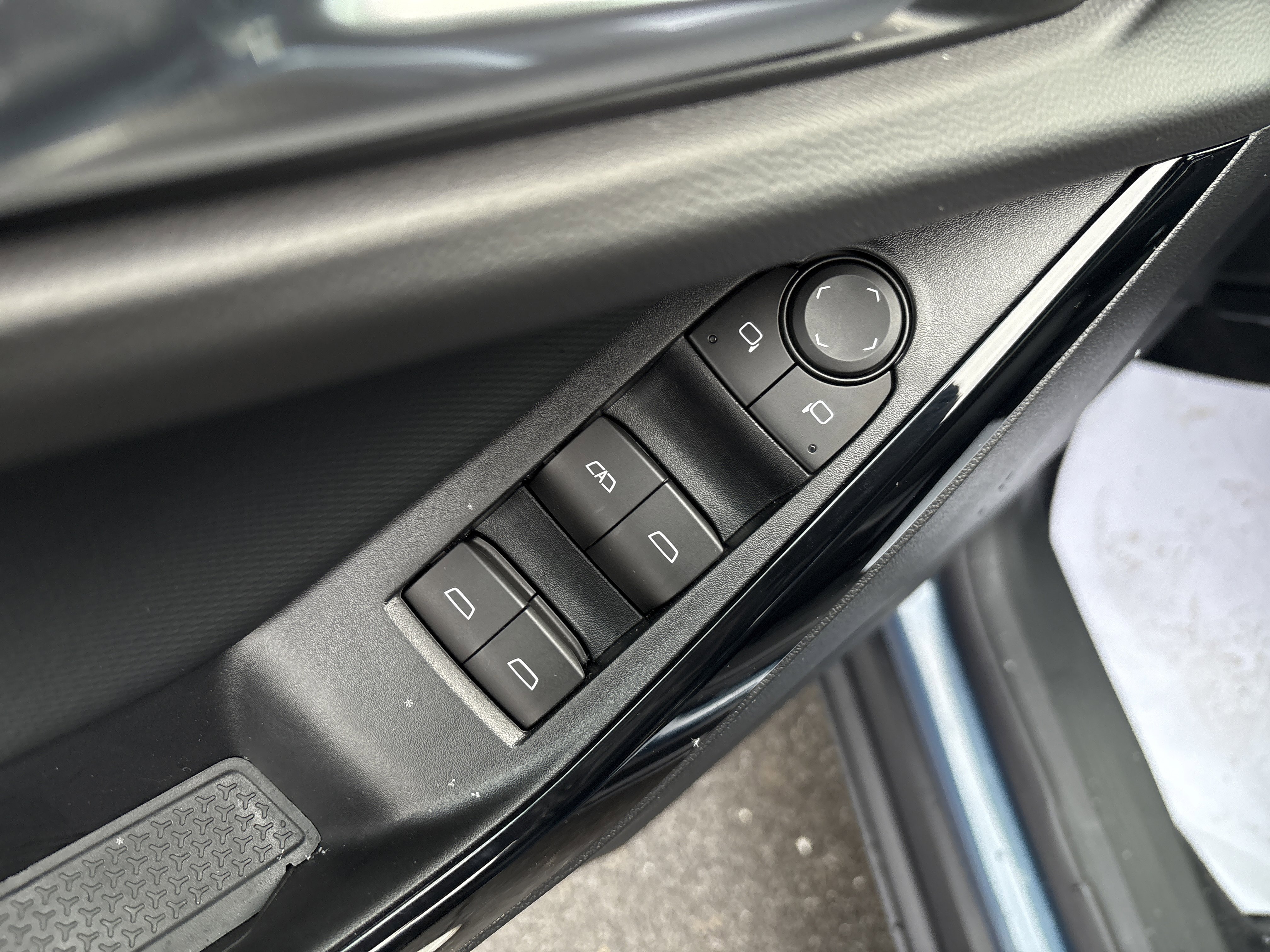 New 2026 Chevrolet Equinox LT image 16