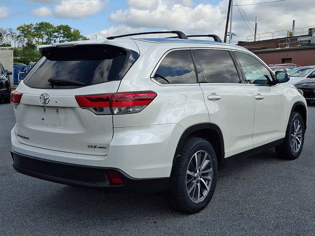 Used 2019 Toyota Highlander XLE AWD/4WD image 4