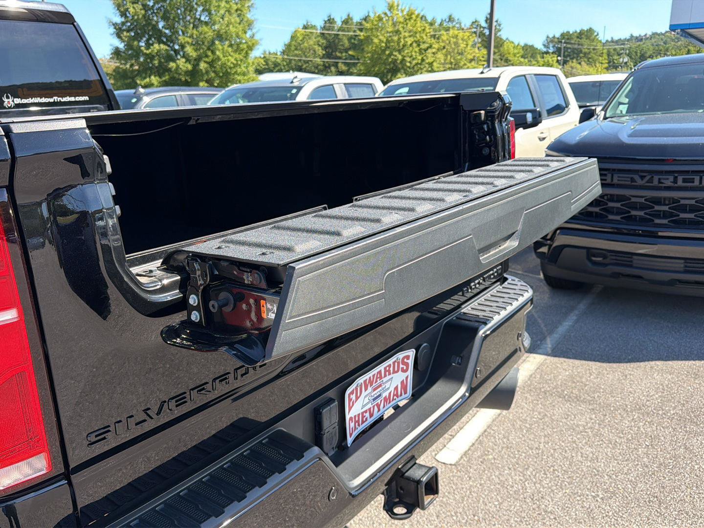Used 2025 Chevrolet Silverado 2500 LTZ w/ LTZ Plus Package AWD/4WD image 24