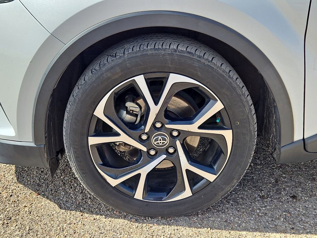 Used 2018 Toyota C-HR XLE image 10