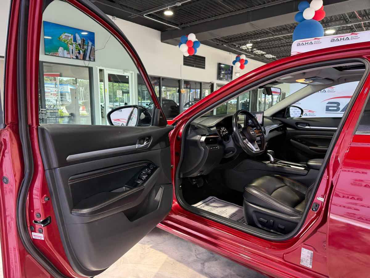 Used 2023 Nissan Altima 2.5 SR w/ SR Premium Package FWD image 27