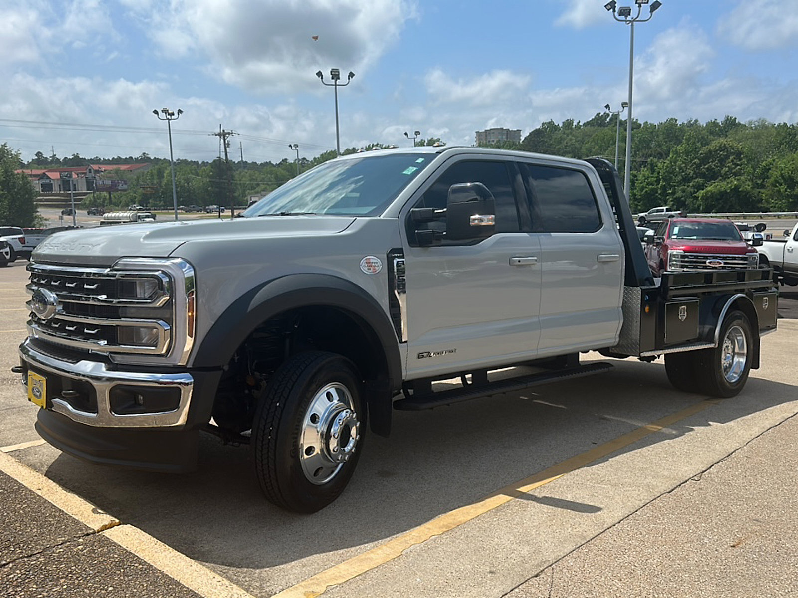 Used 2025 Ford F550 4x4 Crew Cab Super Duty image 3