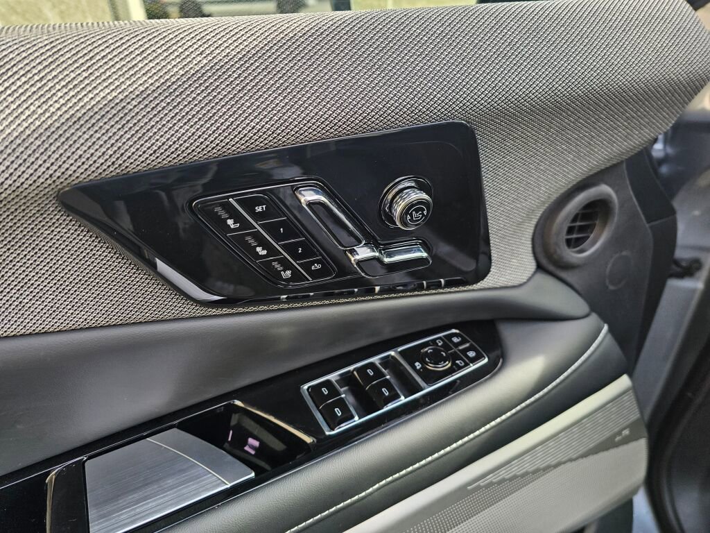 New 2026 Cadillac Optiq Luxury 2 image 27