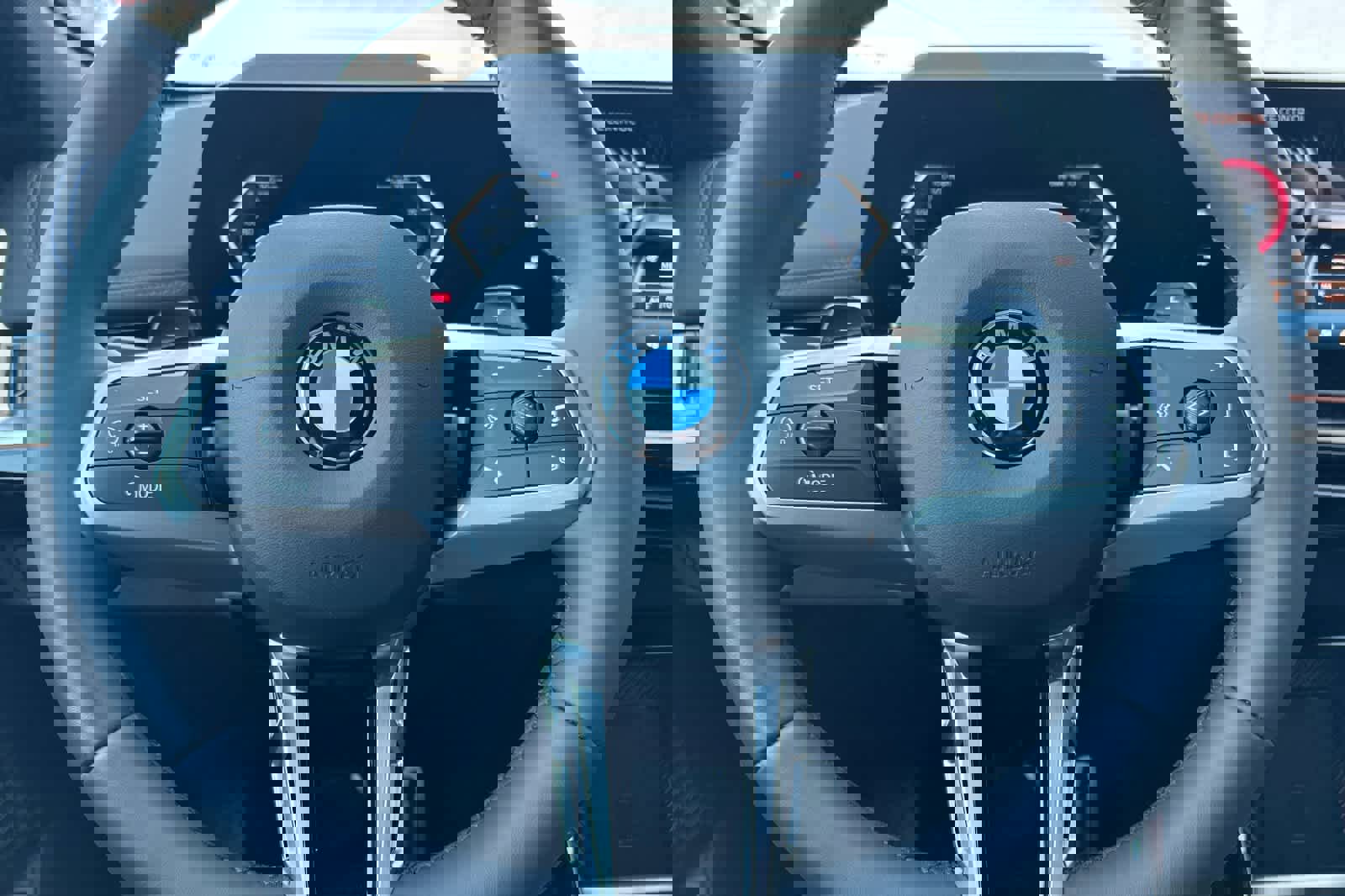 Used 2025 BMW X1 xDrive28i w/ Premium Package image 25