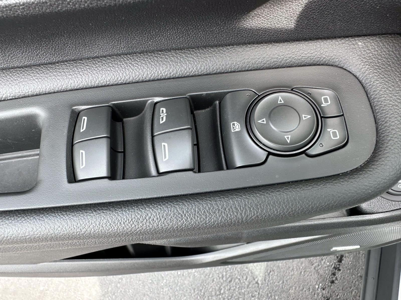 Used 2024 GMC Terrain SLT w/ Infotainment Package II AWD/4WD image 9